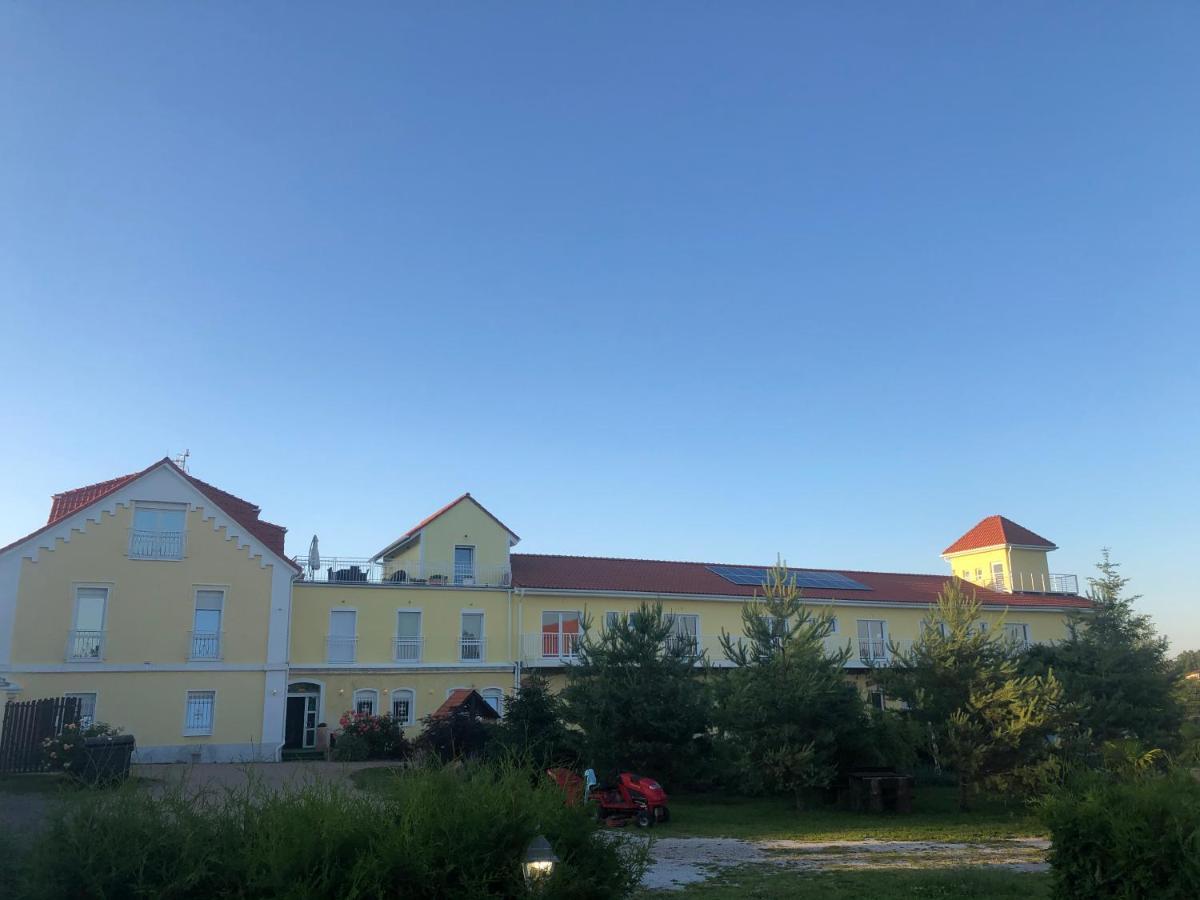 Holiday Centrum Zatec  Luaran gambar