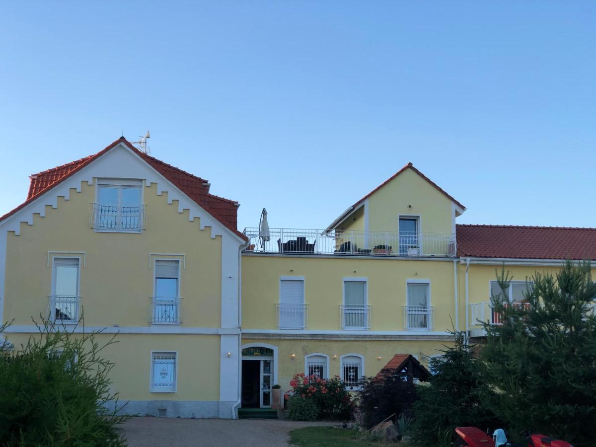 Holiday Centrum Zatec  Luaran gambar