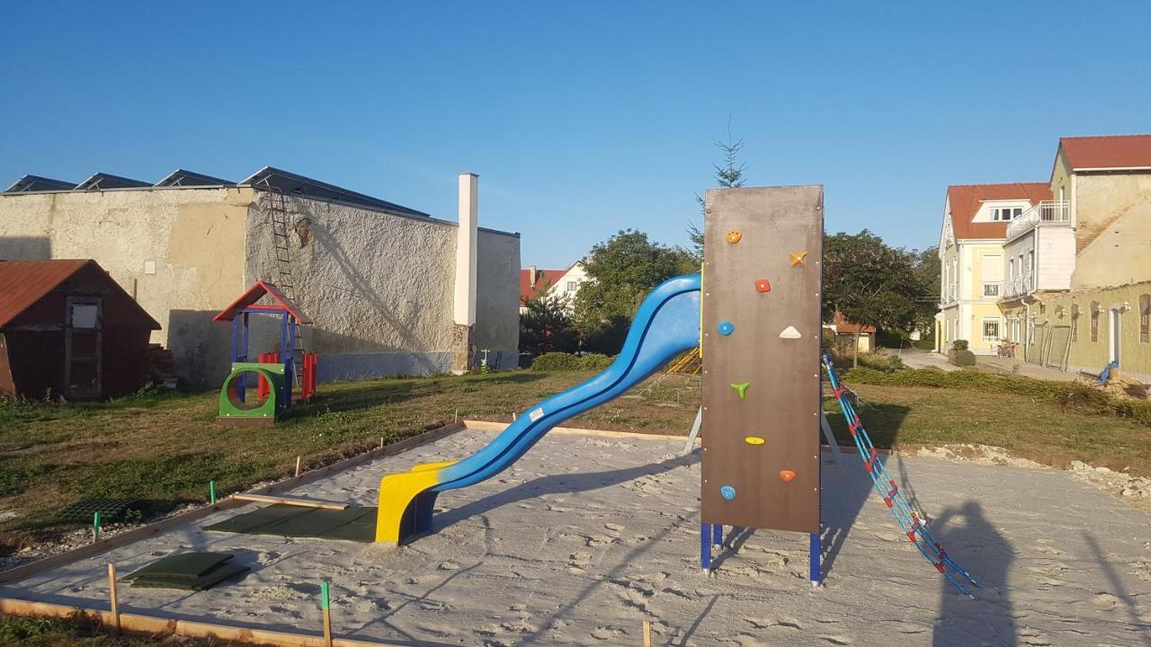 Holiday Centrum Zatec  Luaran gambar