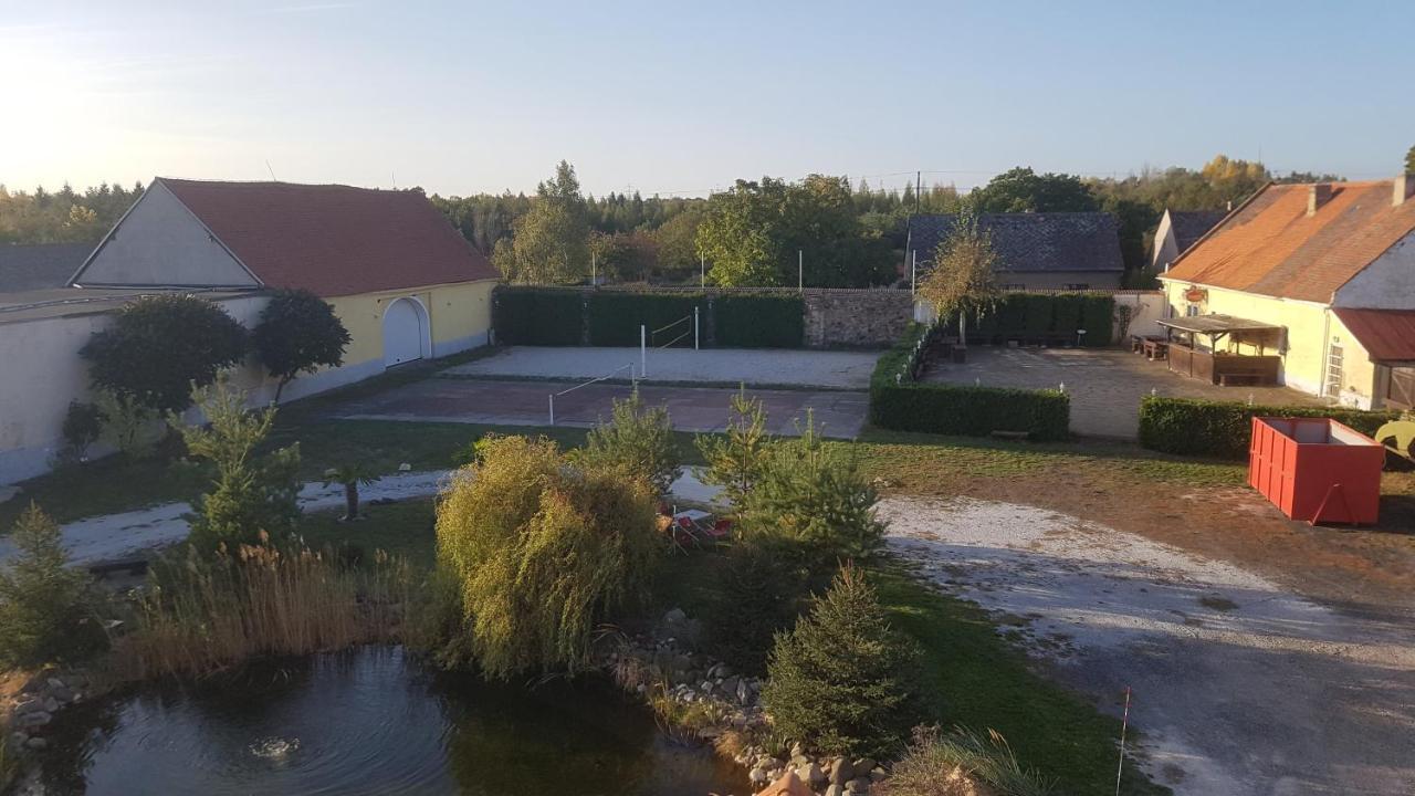 Holiday Centrum Zatec  Luaran gambar